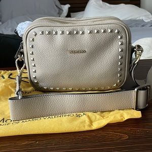 Valentino camera bag in - Dove Grey